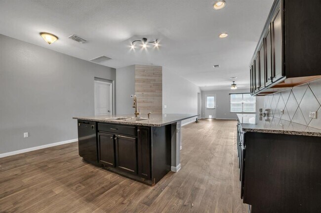 Building Photo - 101 Acadia Cv