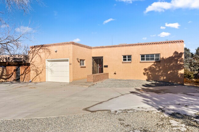 Building Photo - Fully Remodeled Charmer!