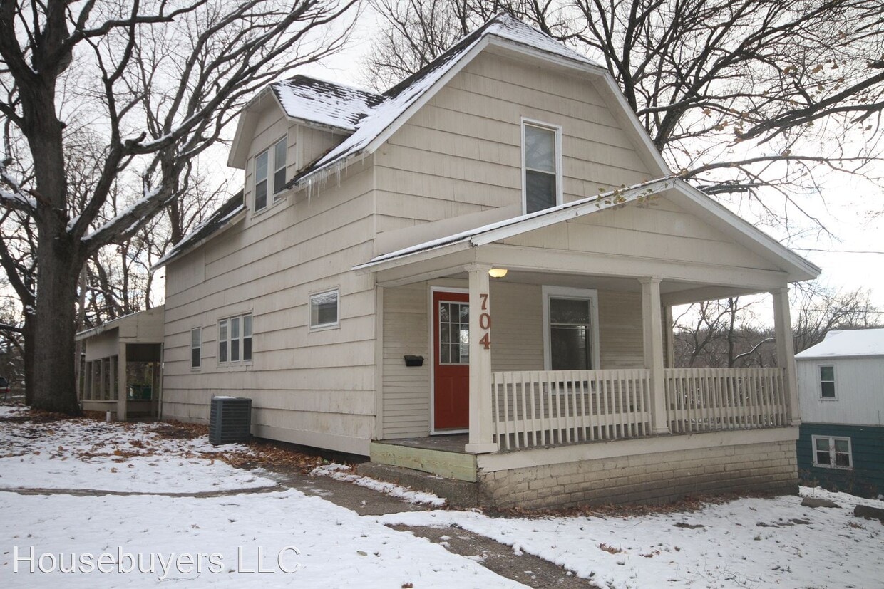 Primary Photo - 4 br, 1 bath House - 704 Taylor Ave