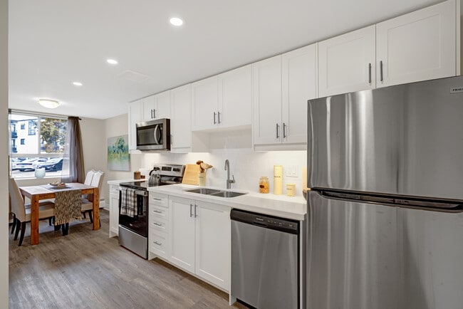 Building Photo - 977 Mohawk