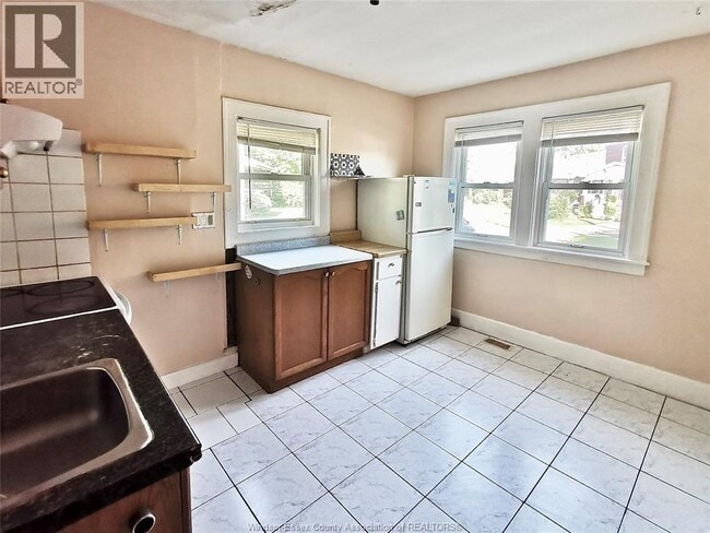 Building Photo - 676 Tournier St