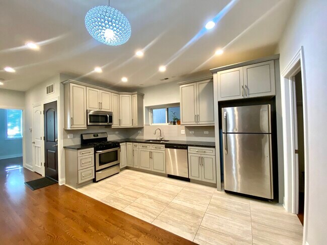 Foto del edificio - 1111 N Ashland Ave