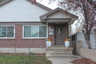 Building Photo - 757 E Ramona Ave