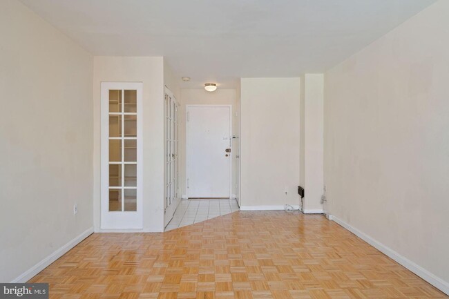 Building Photo - 1121 Arlington Blvd