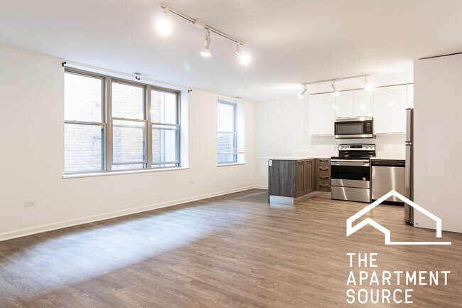 Photo - 940 W Winona St Apartment