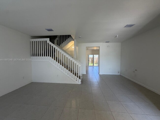 Building Photo - 2659 SE 28th Dr