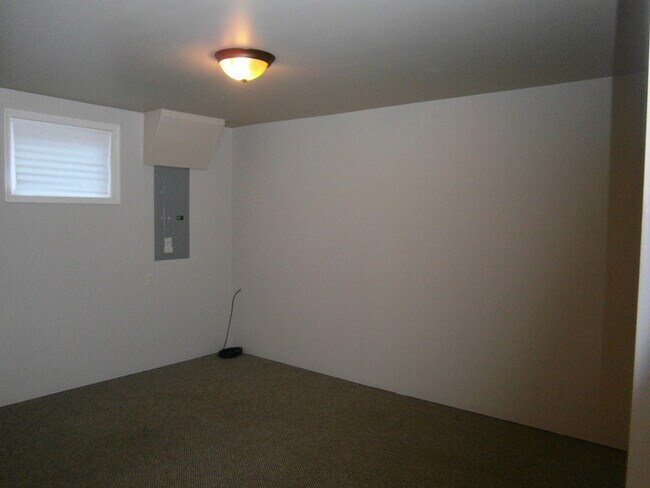 Building Photo - 2722 Equestrian Dr
