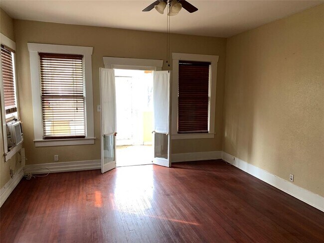 Foto del edificio - 714 Hyde Park Blvd