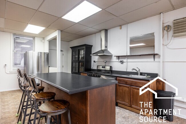 Foto del edificio - 3605 N Damen Ave