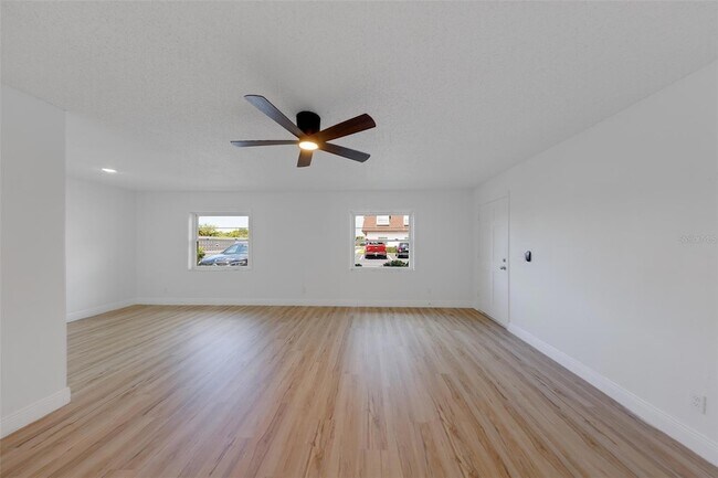 Foto del edificio - 9218 Tudor Dr