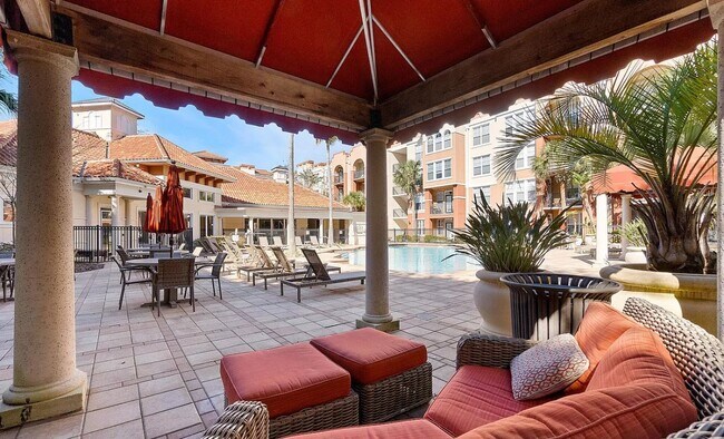 Building Photo - This unique and well manicured unit offers...