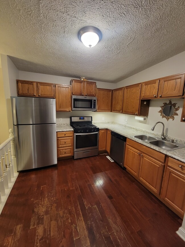 Building Photo - 659 Ziegler Dr