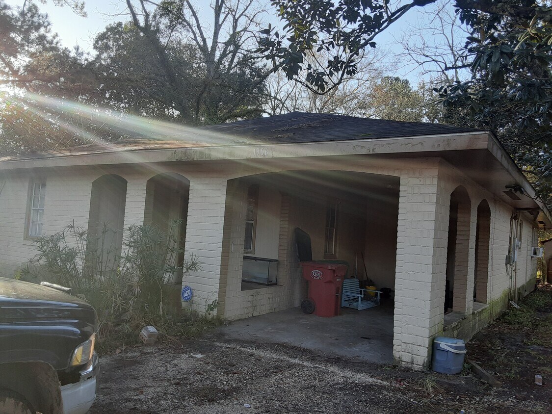 1906 E Canal St, Picayune, MS 39466 House for Rent in Picayune, MS