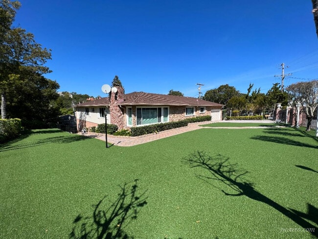 Building Photo - 15 Tulip Ct