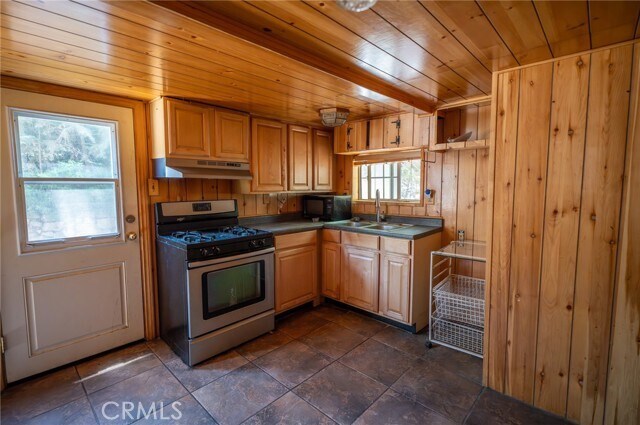 Foto del edificio - 2462 Spring Dr