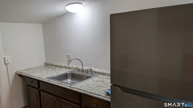 Foto del edificio - 657 Naugatuck Ave