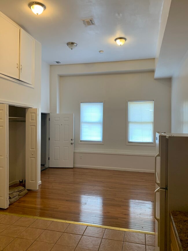 Building Photo - 136 Sanford St