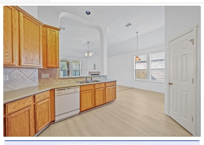 Foto del edificio - 4815 Plum Forest Rd