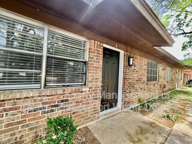 Building Photo - 409 Cousins Ln
