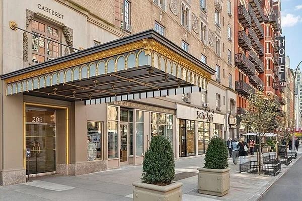 Building Photo - 208 W 23 St