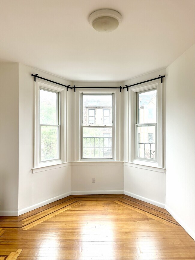Foto del edificio - 33-12 28th St