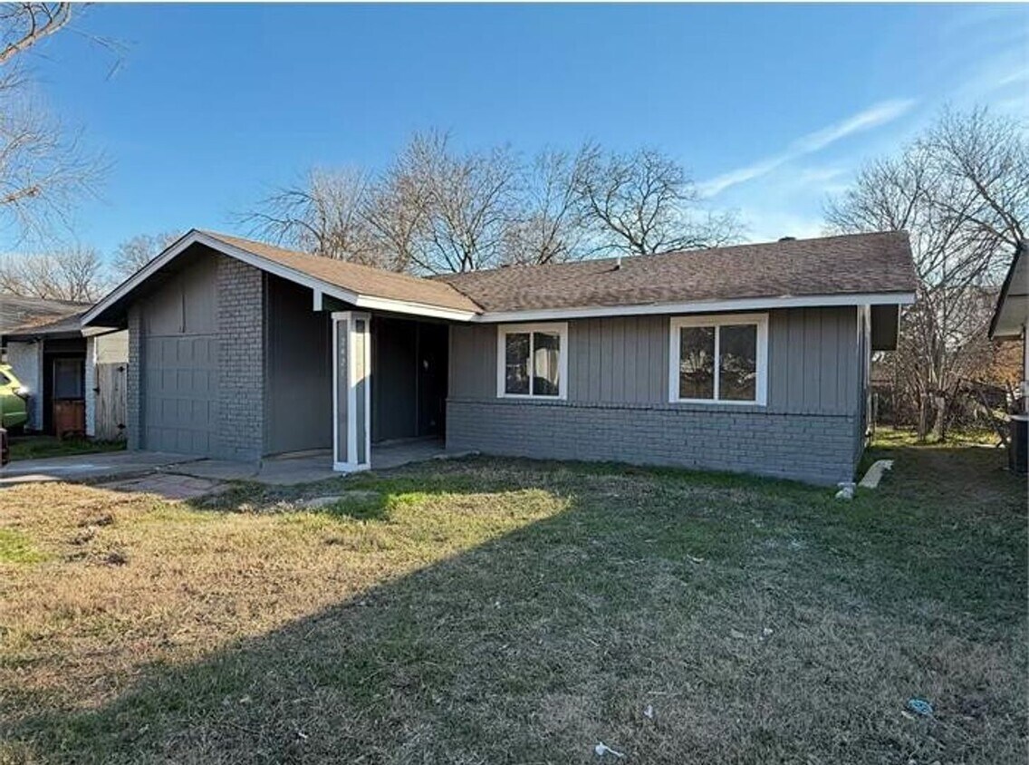 Foto principal - Newly Renovated 4-Bedroom Home in Austin –...