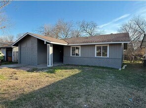 Building Photo - 2421 Rockridge Dr