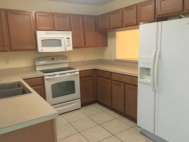 Building Photo - Townhome on Northside of Lakeland
