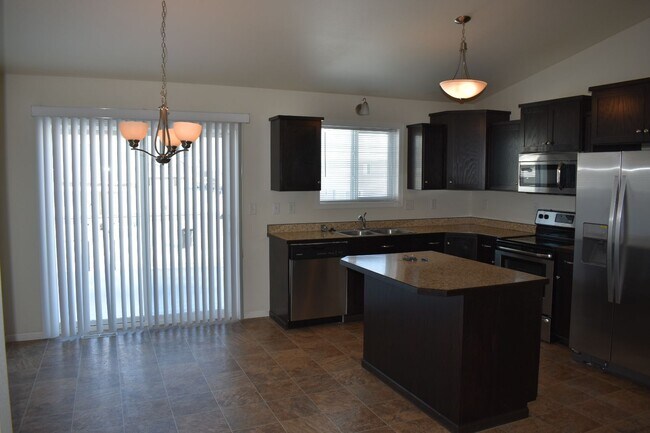 Foto del edificio - 3 bed 2 bath