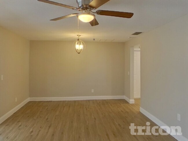 Foto del edificio - 1641 Patlin Cir N