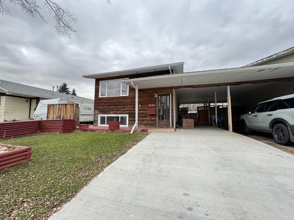 Photo principale - 9644-9682 82 Ave