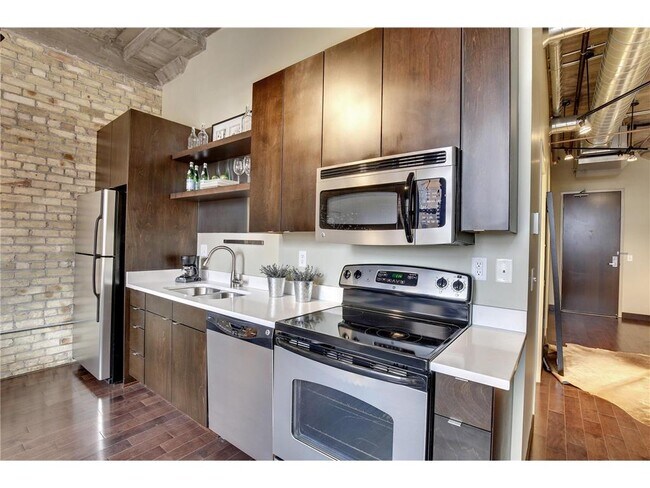 Building Photo - 618 N Washington Ave