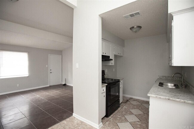 Building Photo - 8904 Tanya Dr