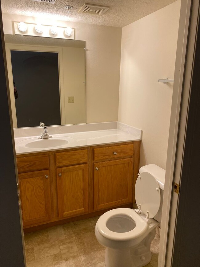 Hidden Creek Apartments 1471014832 W Hidden Creek Ct New Berlin, WI Apartments for Rent in