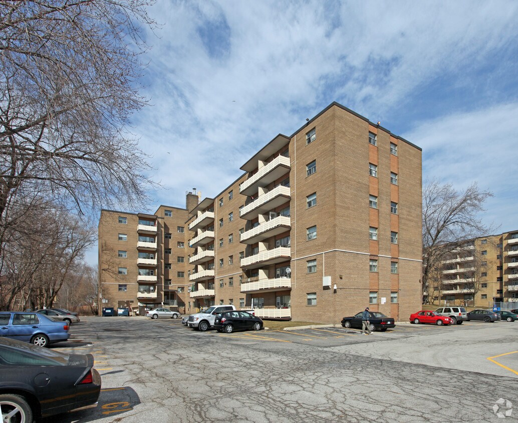 121 Minerva Ave, Toronto, ON M1M 1V9 Apartments 121 Minerva Ave