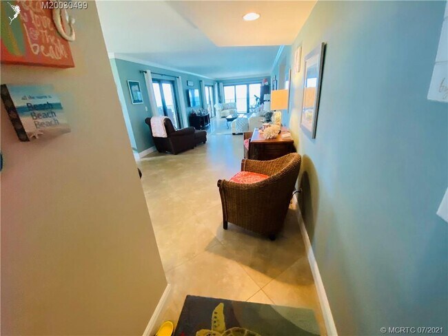 Building Photo - 10044 S Ocean Dr