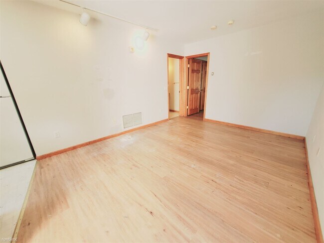 Foto del edificio - 1 br, 1 bath Condo - 23 Oak St Unit 3