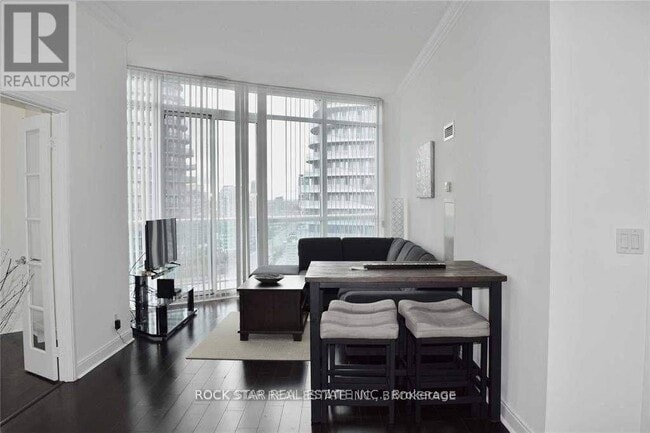 Building Photo - 80 Absolute Ave