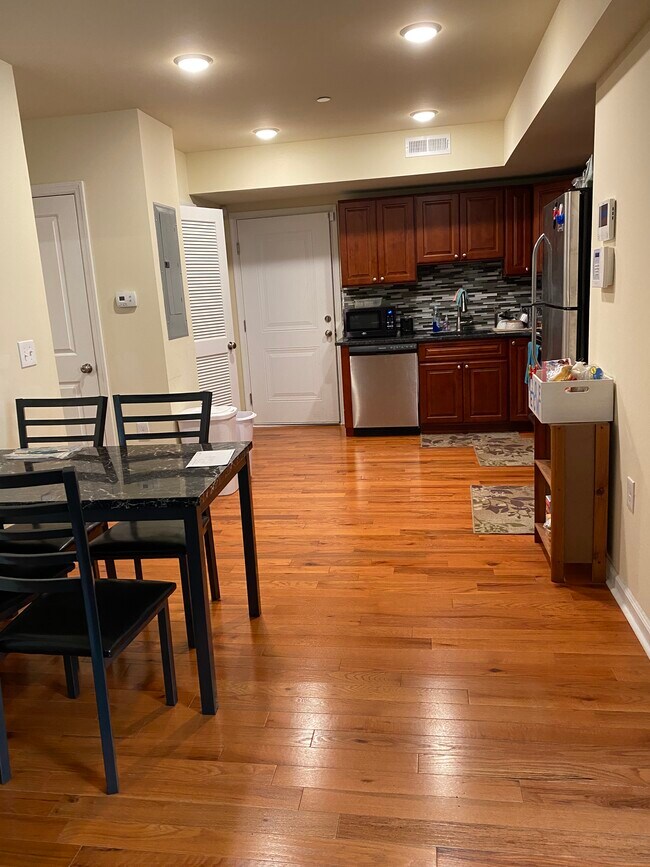 Foto del edificio - 326 N 40th St