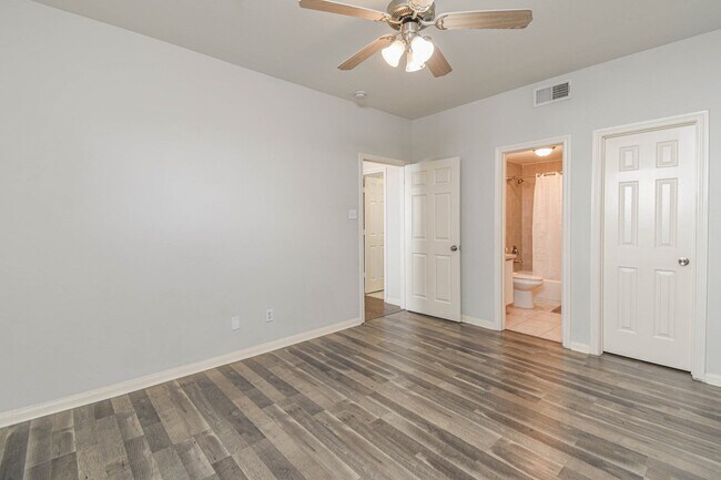 Foto del edificio - 6289 Wilcrest Dr