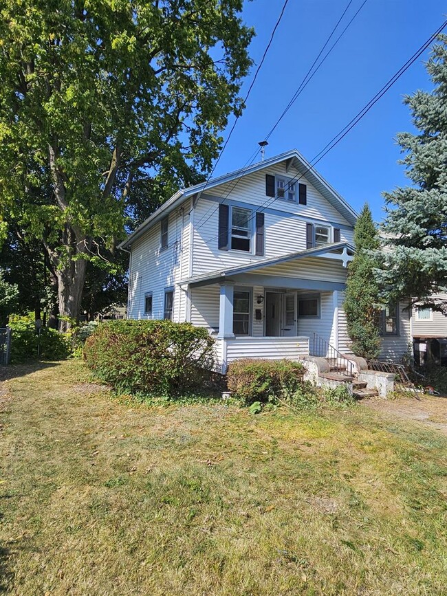 Building Photo - 215 Westmoreland Ave