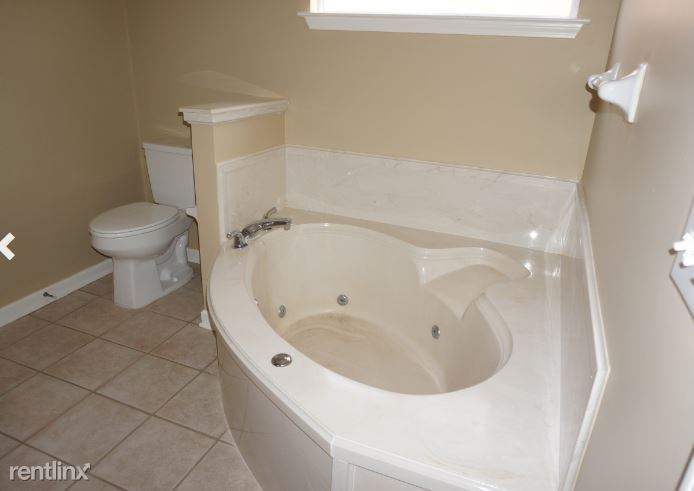 Building Photo - 6125 Woodstock View Dr