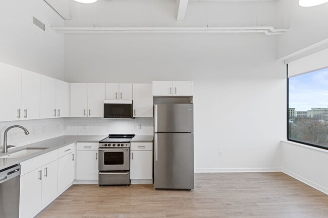 Interior Photo - City View Apartments - 501 (501 S. Capitol, LLC)