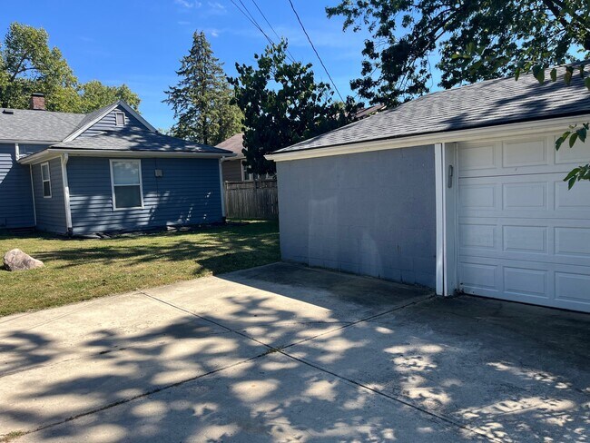 Foto del edificio - 1316 N Riley Ave