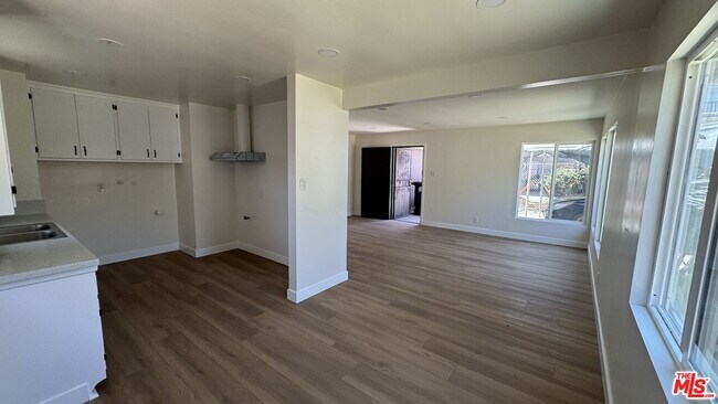 Foto del edificio - 4412 Triggs St