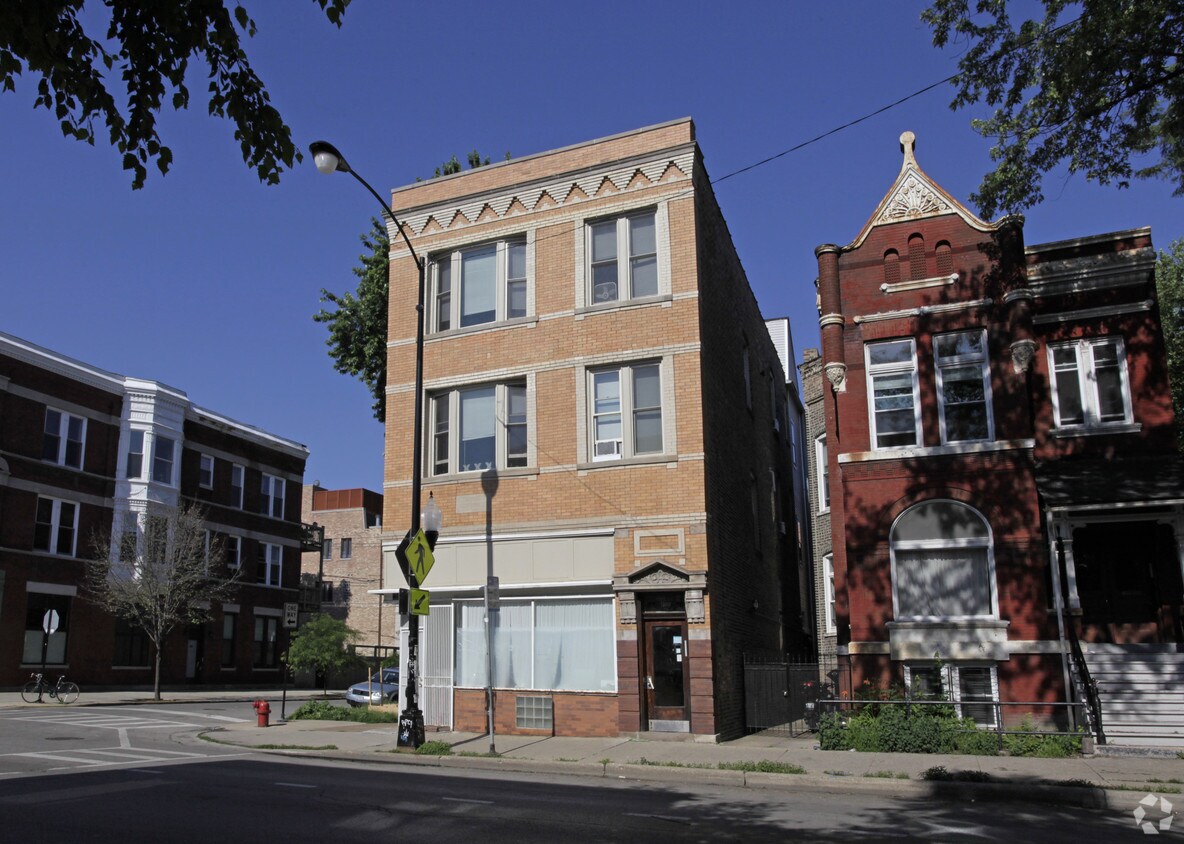 Building Photo - 1100 N Damen Ave