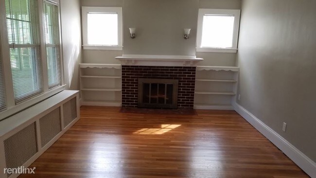 Building Photo - 2 br, 1 bath Apartment - 53 Dover Rd.