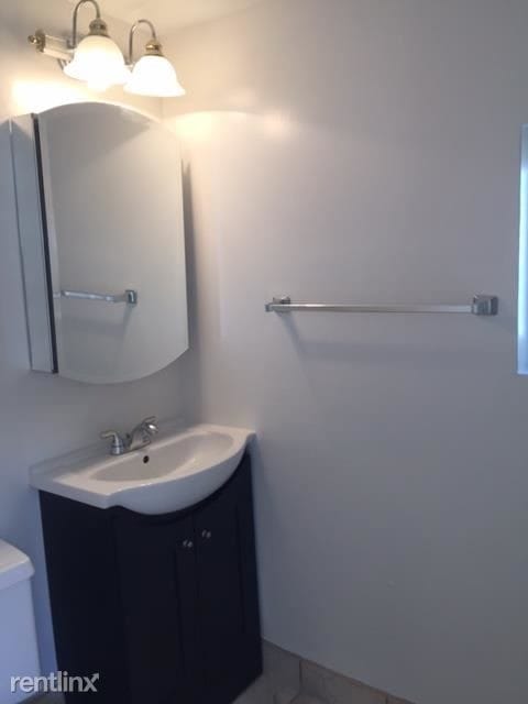 Building Photo - 2 br, 1.5 bath Townhome - 2 Minnesota St