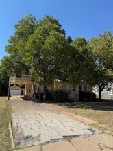 Building Photo - 1010 Matador St