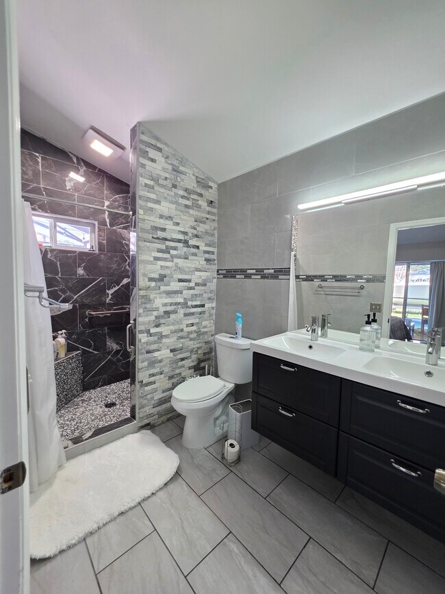 Foto del edificio - 763 Country Woods Cir